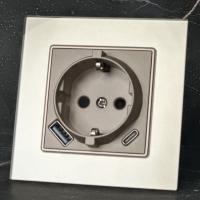 Glass MMG-015 Розетка   с заземлением USB+TYPE-C（Золотой）