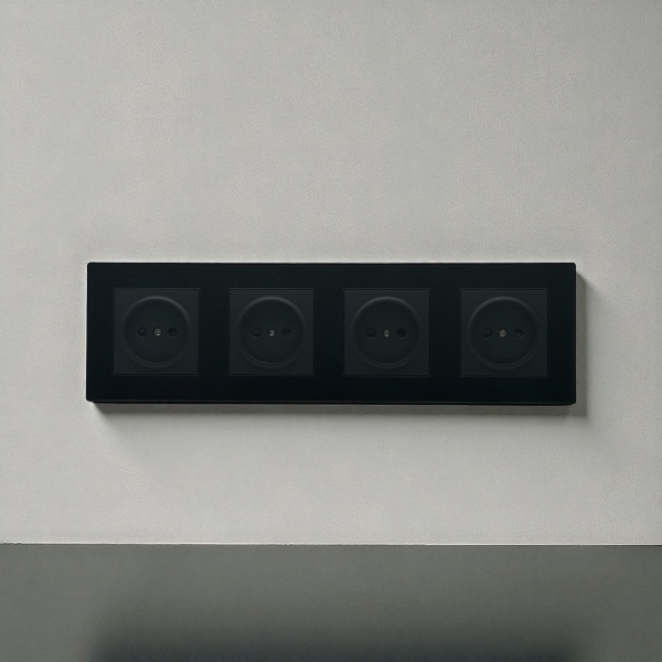 Cristal MMB-4012 4 розетки без заземления（Черный）