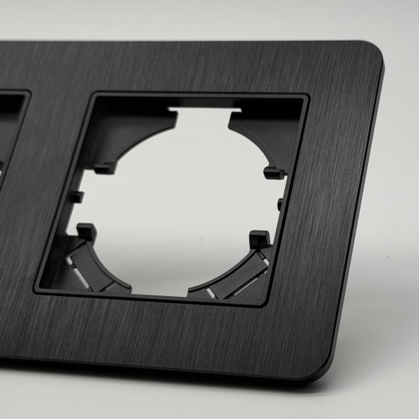 Aluminum MMB-4012 4 розетки без заземления (Черный)