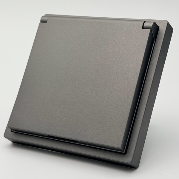 Art MTC-017 Розетка с/з с крышкой（Графит-Матовый）