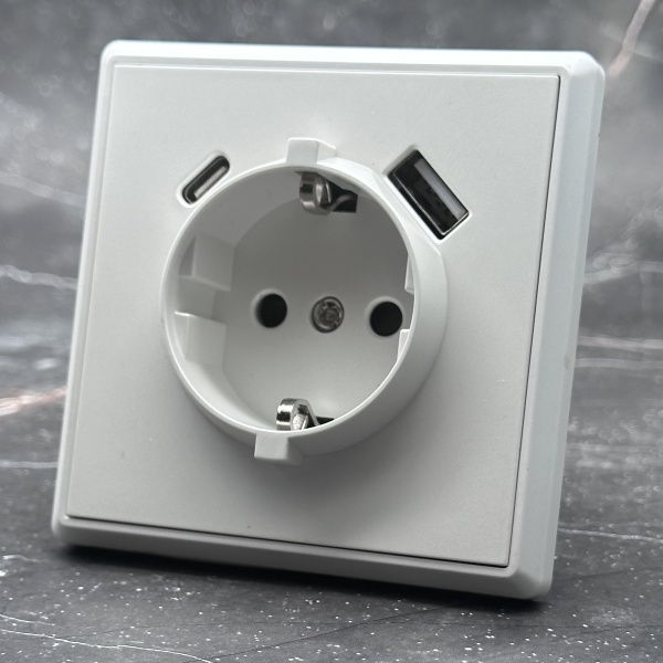 Elegant MTW-015 Розетка с заземлением USB+TYPE C Белый