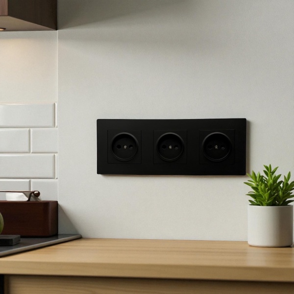 Grace MMB-3012 3 розетки без заземления（Черный）