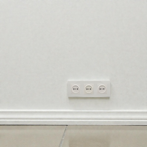 Cristal MMW-3012 3 розетки без заземления（Белый）