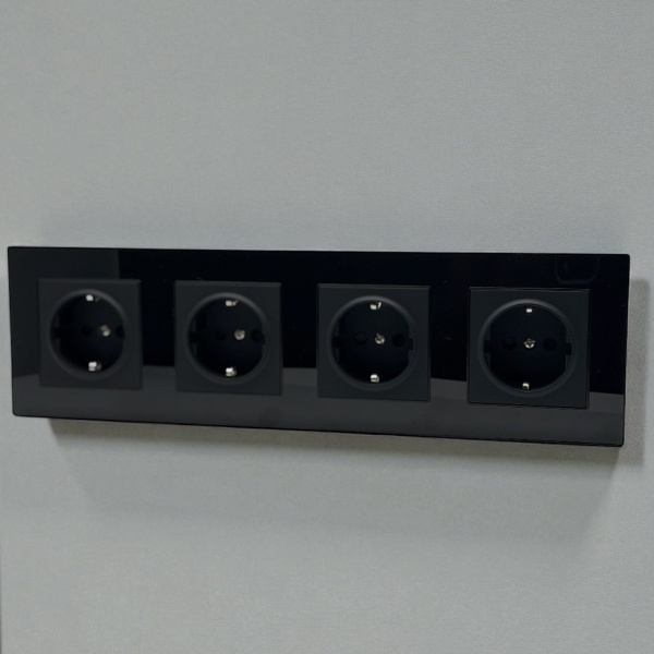Cristal MMB-4013 4 розетки с заземлением（Черный）