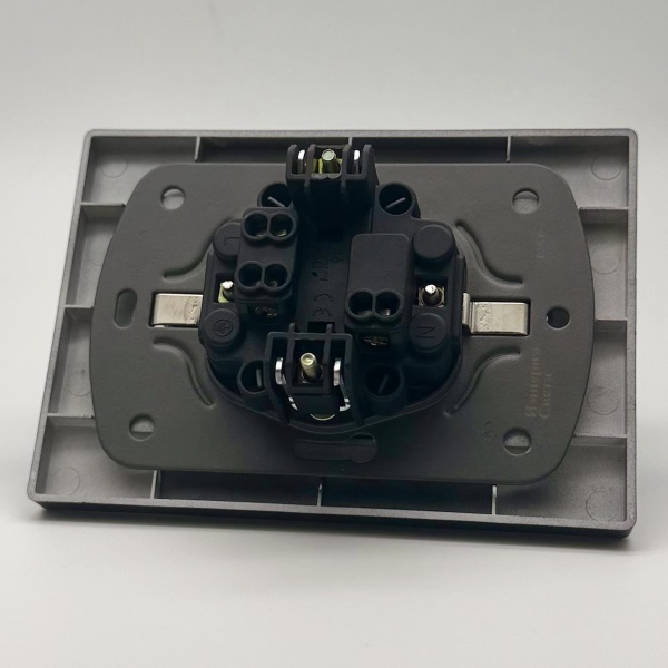 Grace MMB-030 Розетка двойная  с заземлением 120 （Черный-Матовый）