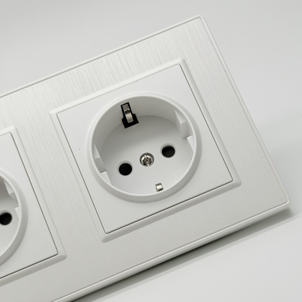 Cristal MMW-4012 4 розетки без заземления（Белый）