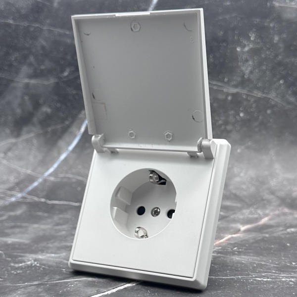 Elegant MTW-017 Розетка с/з с крышкой Белый