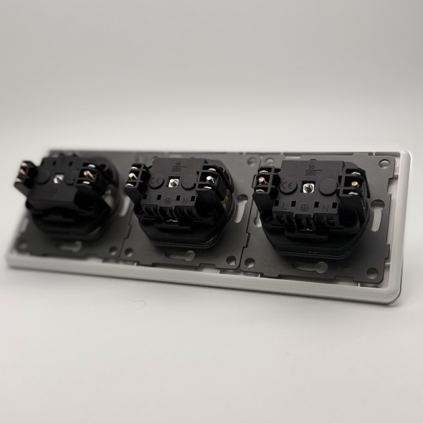 Aluminum MMW-3013 3 розетки с заземлением（Белый）